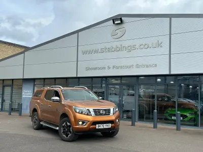 Used Nissan Navara Tekna 190 HP (139 kW) 2020 Yellow Pickup