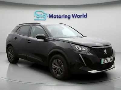 Używany Peugeot e-2008 Active+ 98 kW (134 KM) 2022 Czarny SUV