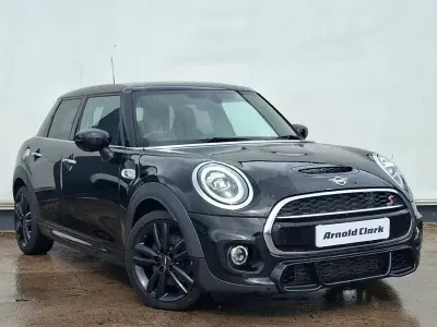 Begagnad Mini Cooper S Sport 192 HK (141 kW) 2020 Svart Halvkombi