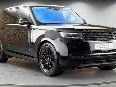 Käytetty Land Rover Range Rover First Edition 530 HP (389 kW) 2023 Musta Katumaasturi