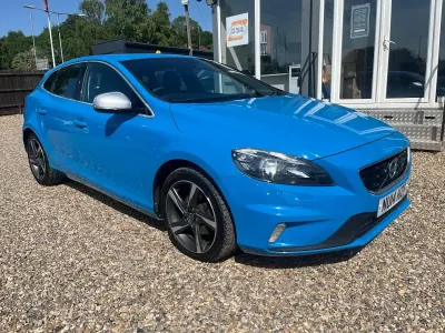 Used Volvo V40 R-Design 115 HP (84 kW) 2014 Blue Hatchback
