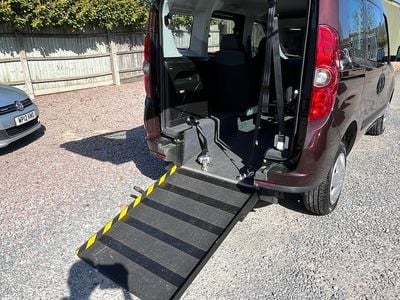Used Fiat Doblò 95 HP (69 kW) 2014 Red MPV