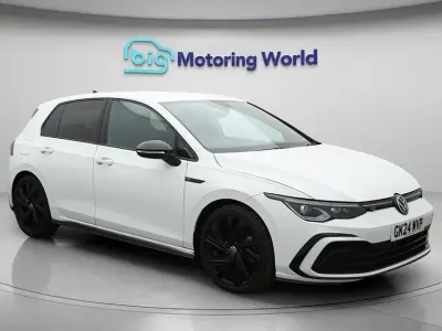Second-hand VW Golf VIII Black Edition 150 CP (110 kW) 2024 Alb Hatchback