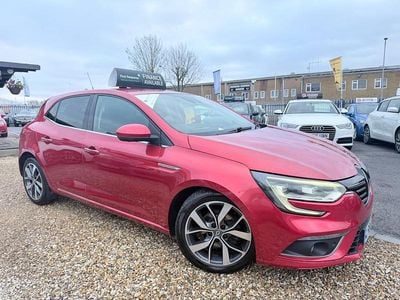 Used Renault Mégane IV Dynamique 110 HP (80 kW) 2016 Red Hatchback