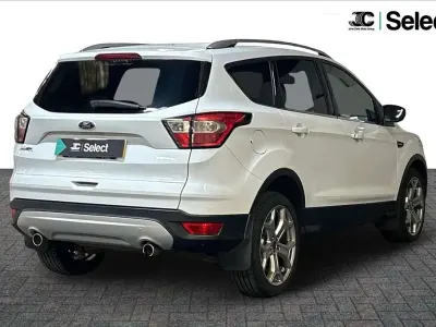 Usado Ford Kuga Titanium 150 CV (110 kW) 2019 Blanco SUV