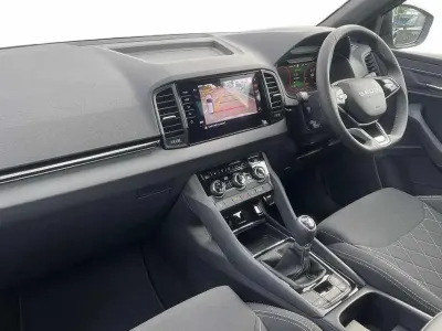Neu Skoda Karoq SportLine 150 PS (110 kW) 2026 Grau SUV