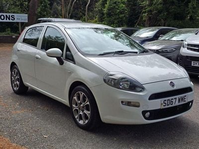 Używany Fiat Punto Easy Plus 77 KM (56 kW) 2017 Biały Hatchback