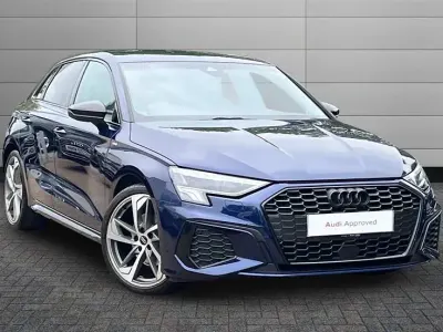 Begagnad Audi A3 Black Edition 150 HK (110 kW) 2024 Blå Halvkombi