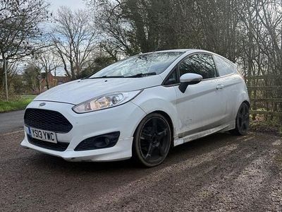 Used Ford Fiesta Sport 95 HP (69 kW) 2013 White Hatchback
