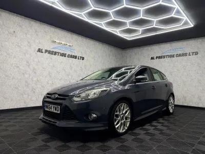 Usado Ford Focus Zetec 2014 Gris Utilitario