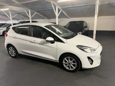 Usado Ford Fiesta Zetec 85 HP (62 kW) 2017 Branco Citadino