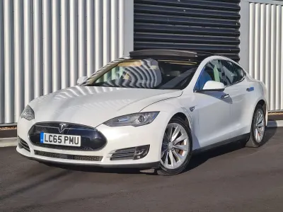 Used Tesla Model S 311 kW (423 HP) 2015 White Hatchback