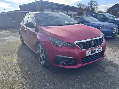 Używany Peugeot 308 GT-line 2018 Czerwony Hatchback