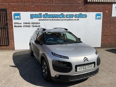 Usado Citroën C4 Cactus Flair 100 HP (73 kW) 2016 Prateado Citadino