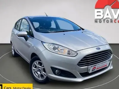 Używany Ford Fiesta Zetec 2014 Srebrny Hatchback