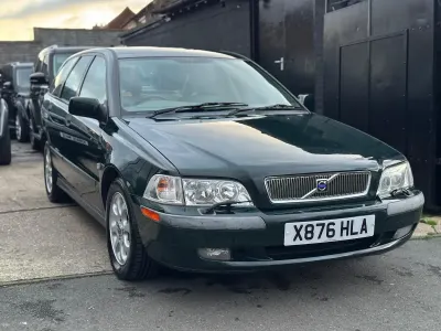 Used Volvo V40 SE 2000 Green Estate