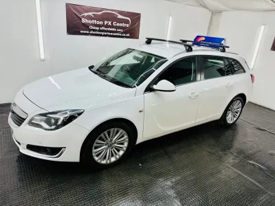 Used Vauxhall Insignia Design Edition 136 HP (100 kW) 2016 White Estate
