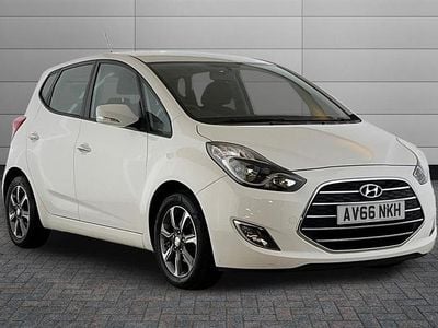 Used Hyundai ix20 SE 90 HP (66 kW) 2016 White Hatchback