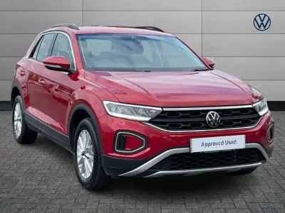 Used VW T-Roc Life 150 HP (110 kW) 2023 Red SUV