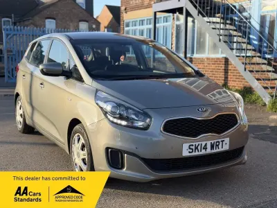 Usado Kia Carens 134 HP (98 kW) 2014 Prateado Monovolume