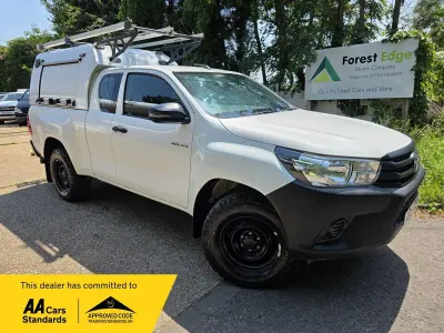 Used Toyota HiLux Active 150 HP (110 kW) 2019 White Pickup