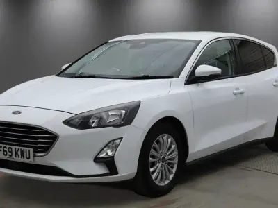 Begagnad Ford Focus Titanium 125 HK (91 kW) 2019 Vit Halvkombi