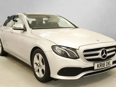 Usado Mercedes E220 Premium 194 CV (142 kW) 2018 Plateado Berlina