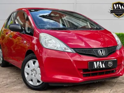 Used Honda Jazz S 90 HP (66 kW) 2014 Red Hatchback