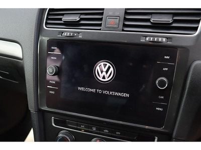 Used VW Golf VII SE 108 HP (79 kW) 2017 White Hatchback