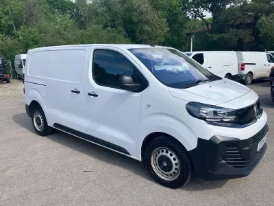 Usado Vauxhall Vivaro S 120 HP (88 kW) 2024 Branco Monovolume