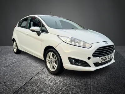 Käytetty Ford Fiesta Zetec 2015 Valkoinen Viistoperä