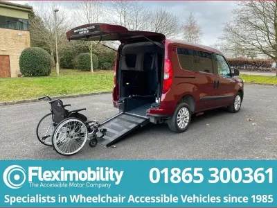 Used Fiat Doblò 105 HP (77 kW) 2014 Red MPV