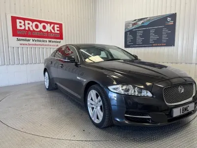 Usado Jaguar XJ Premium Luxury 275 HP (202 kW) 2012 Cinzento Sedan
