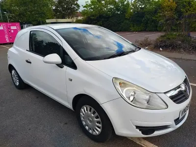 Used Vauxhall Corsa 2009 White Hatchback