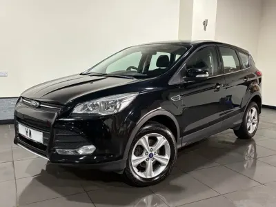 Usado Ford Kuga Zetec 150 CV (110 kW) 2014 Negro SUV