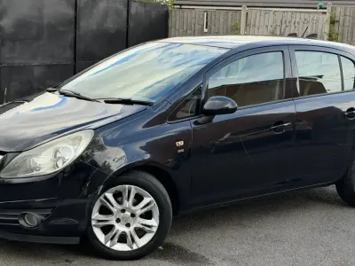 Begagnad Vauxhall Corsa 100 HK (73 kW) 2010 Svart Halvkombi