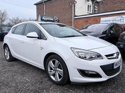 Used Vauxhall Astra SRi 136 HP (100 kW) 2015 White Hatchback