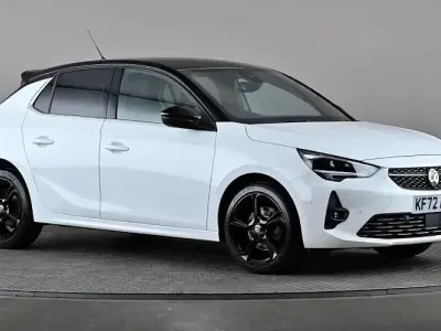 Begagnad Vauxhall Corsa Ultimate 131 HK (96 kW) 2023 Vit Halvkombi