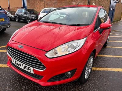 Używany Ford Fiesta Zetec 82 KM (60 kW) 2015 Czerwony Hatchback