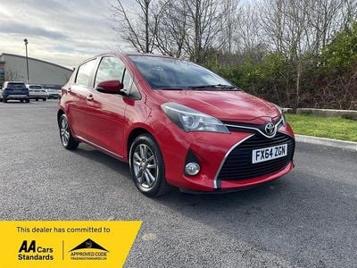 Used Toyota Yaris 99 HP (72 kW) 2014 Red Hatchback