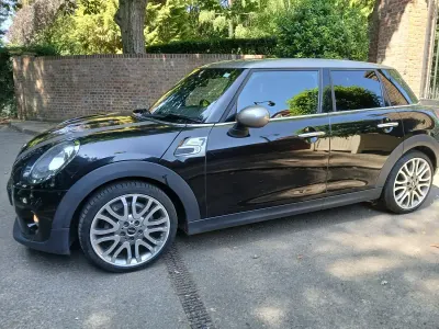 Used Mini Cooper D Hatch 2016 Midnight black pearl metallic Hatchback