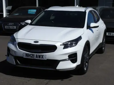 Usado Kia XCeed 120 HP (88 kW) 2021 Branco SUV