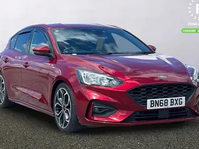 Used Ford Focus ST-Line X 120 HP (88 kW) 2018 Red Hatchback