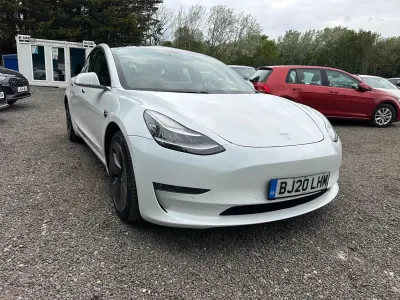 Usado Tesla Model 3 Long Range AWD 77 kW (106 HP) 2020 Branco Sedan