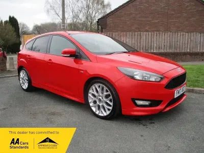 Used Ford Focus ST-Line 120 HP (88 kW) 2017 Red Hatchback