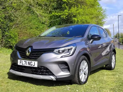 Używany Renault Captur Iconic 99 KM (72 kW) 2021 Szary SUV