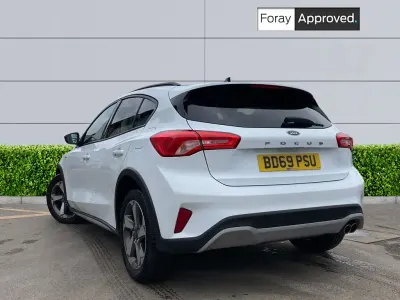 Used Ford Focus Active 2019 Froze white Hatchback