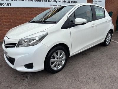 Used Toyota Yaris 99 HP (72 kW) 2012 White Hatchback