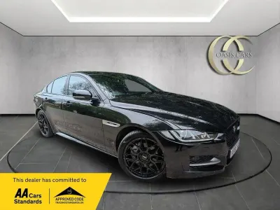 Usado Jaguar XE R-Sport 180 HP (132 kW) 2016 Preto Sedan