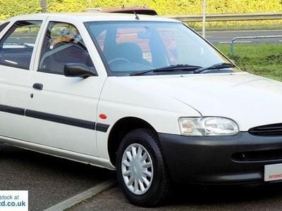 Used Ford Escort 1996 White Hatchback